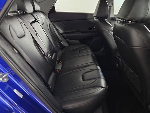Used 2025 Hyundai Elantra Limited image 31