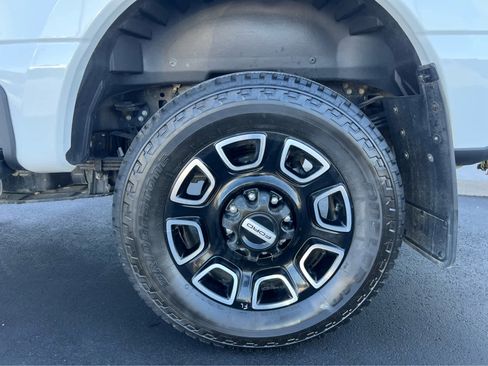 Used 2025 Ford F350 Platinum image 14