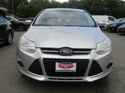Used 2013 Ford Focus SE w/ SE Winter Pkg FWD image 2