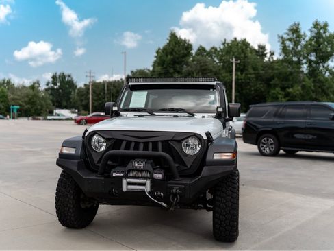 Used 2018 Jeep Wrangler Unlimited Sport AWD/4WD image 3