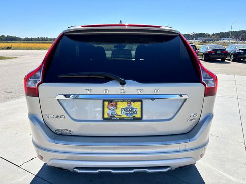 Used 2017 Volvo XC60 T6 Dynamic w/ Preferred Option Package image 5