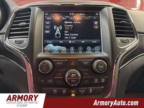 Used 2018 Jeep Grand Cherokee Limited image 17