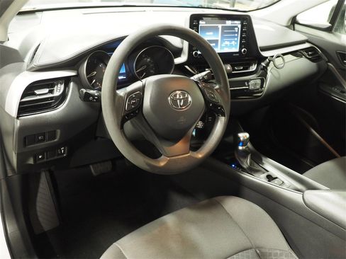 Used 2020 Toyota C-HR LE image 5