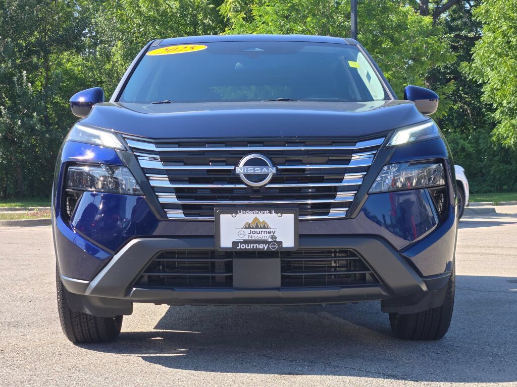 Used 2025 Nissan Rogue SV AWD/4WD image 3