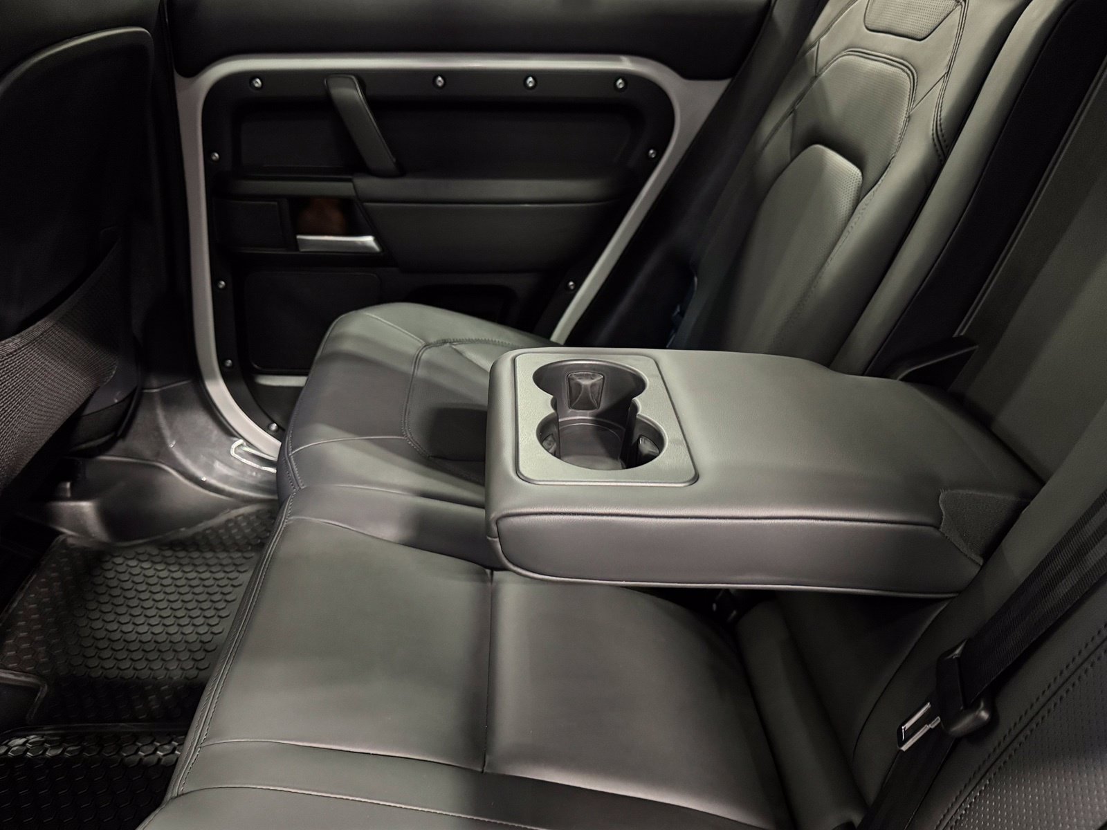 New 2026 Land Rover Defender 110 X-Dynamic SE AWD/4WD image 35