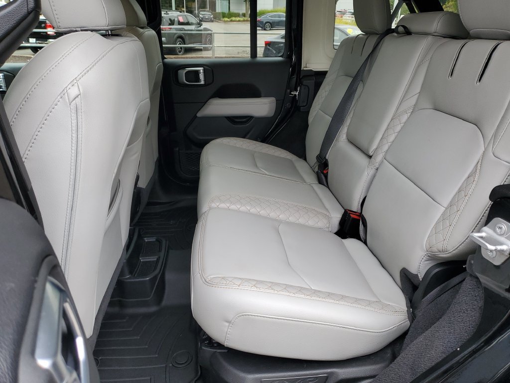 Used 2021 Jeep Wrangler Unlimited Sahara AWD/4WD image 11