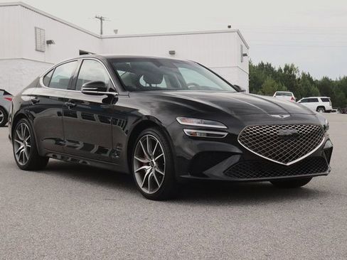 Used 2025 Genesis G70 2.5T image 3