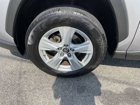 Used 2019 Toyota RAV4 XLE AWD/4WD image 9
