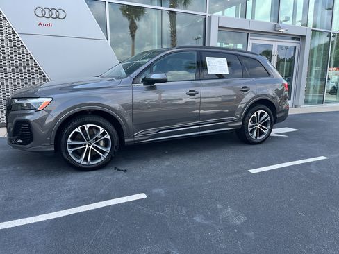 Used 2025 Audi Q7 2.0T Premium w/ Convenience Plus Package AWD/4WD image 3
