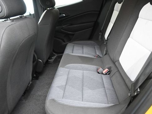 Used 2024 Chevrolet Trax RS w/ Sunroof Package FWD image 14