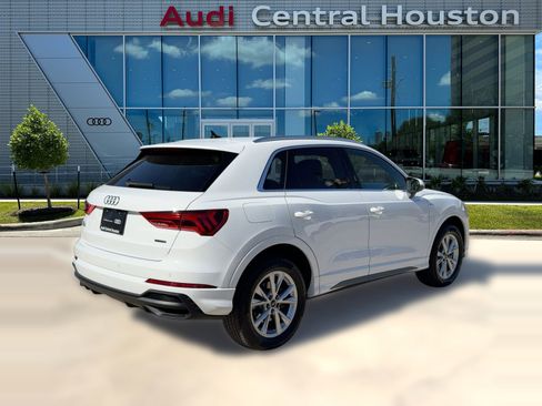 Certified 2025 Audi Q3 2.0T Premium w/ Convenience Package image 9
