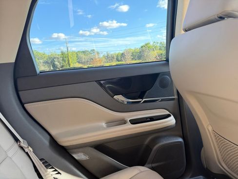 Used 2024 Lincoln Corsair Grand Touring image 27