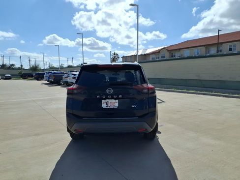 Used 2023 Nissan Rogue SV w/ SV Premium B Package FWD image 4