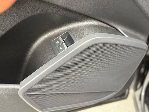 Used 2023 Audi Q5 e Premium w/ Convenience Package image 22