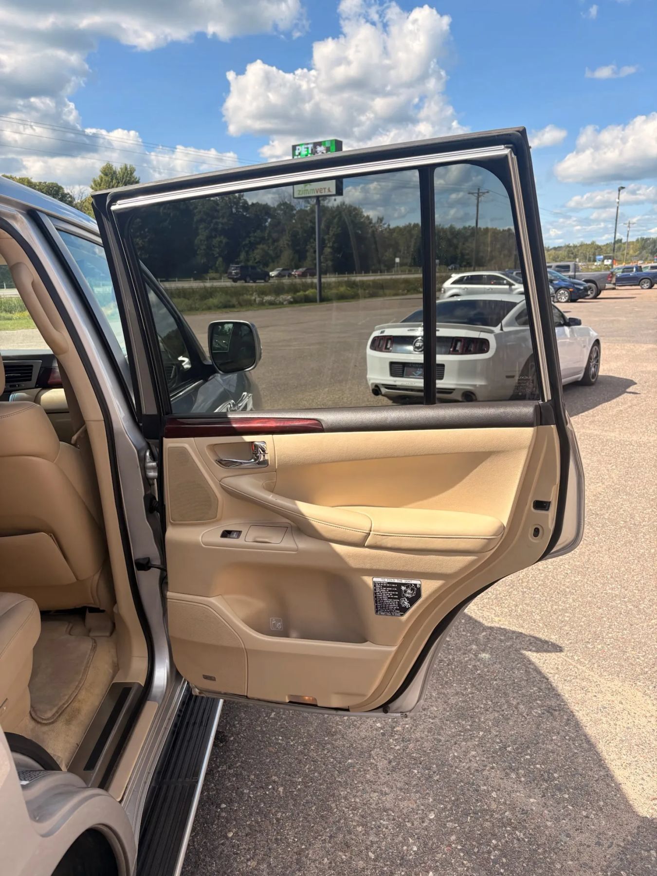 Used 2011 Lexus LX 570 4WD w/ Luxury Pkg image 35