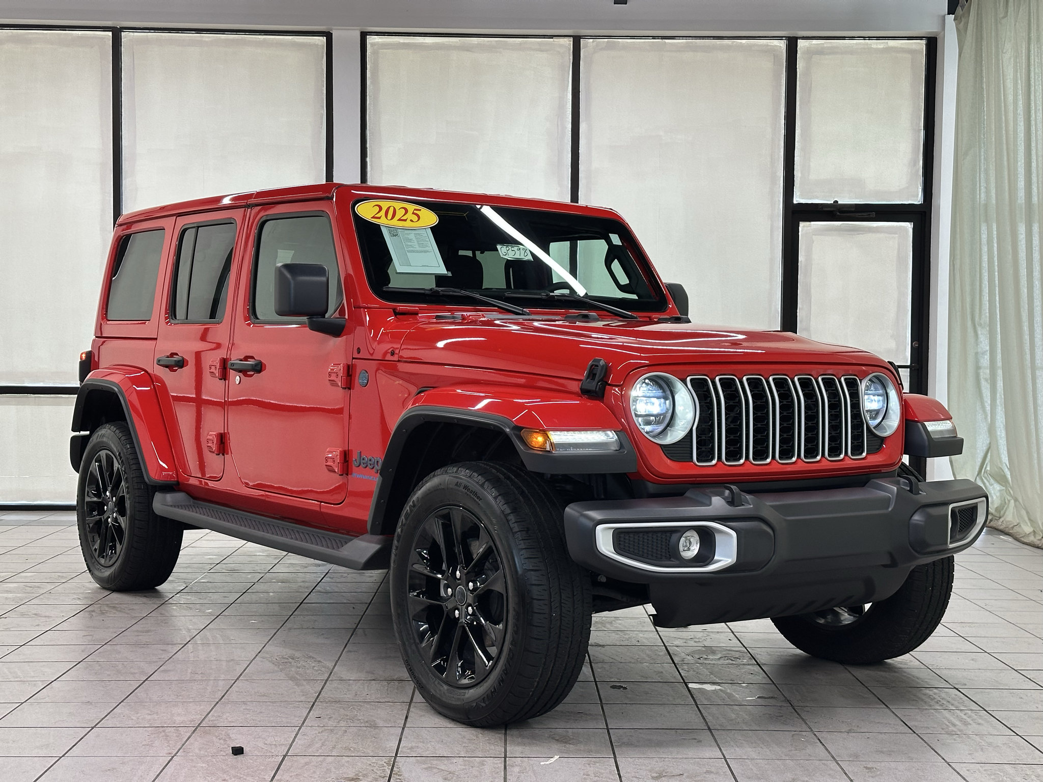 Used 2025 Jeep Wrangler Unlimited Sahara AWD/4WD image 1