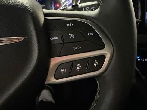 Used 2025 Chrysler Pacifica Select FWD image 17