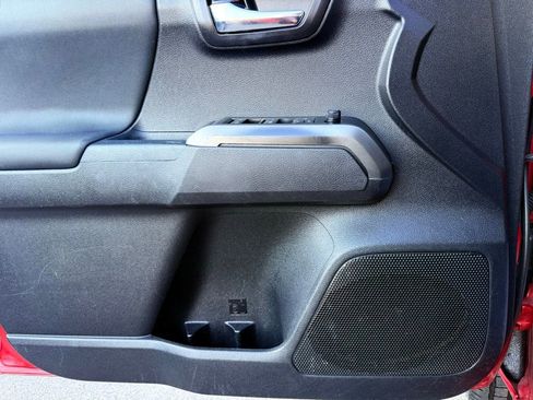 Used 2021 Toyota Tacoma TRD Off-Road image 23