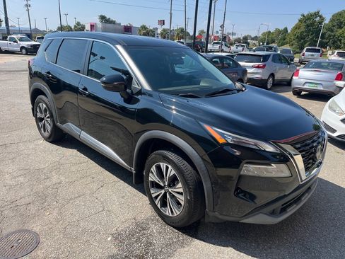 Used 2022 Nissan Rogue SV image 4