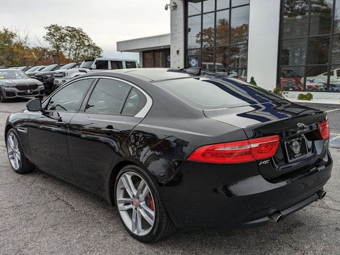Used 2017 Jaguar XE Premium image 10