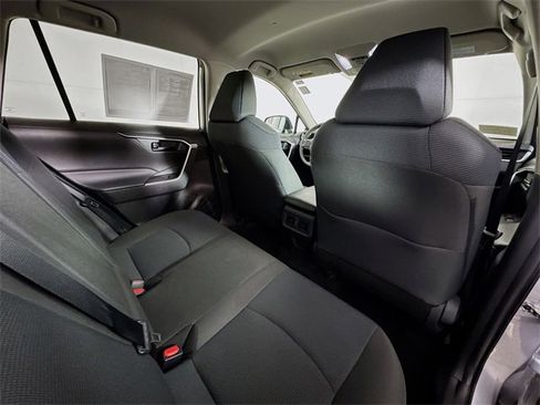 Certified 2022 Toyota RAV4 LE image 31