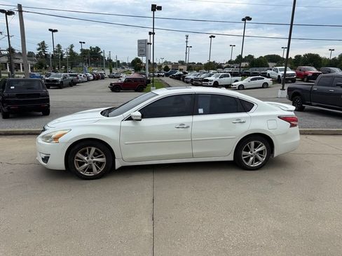 Used 2015 Nissan Altima 2.5 SL w/ Technology Package FWD image 9