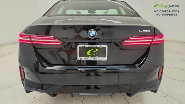 Used 2027 BMW 530i w/ M Sport Package RWD image 27
