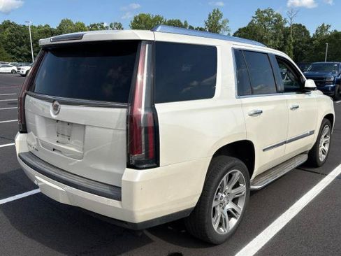 Used 2015 Cadillac Escalade Luxury RWD image 4