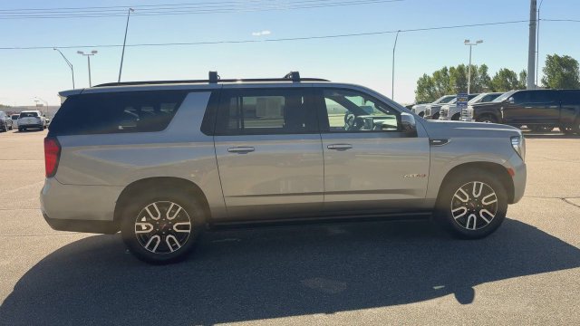 Used 2024 GMC Yukon XL AT4 w/ AT4 Premium Plus Package AWD/4WD image 9