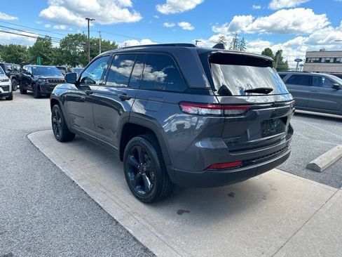 Used 2023 Jeep Grand Cherokee Altitude AWD/4WD image 6