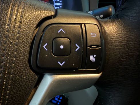 Used 2015 Toyota Sienna XLE FWD image 10