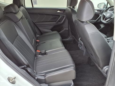 Used 2023 Volkswagen Tiguan SE image 12