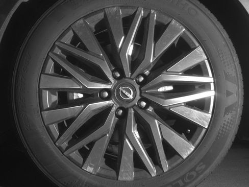 Used 2025 Nissan Altima 2.5 SV FWD image 12