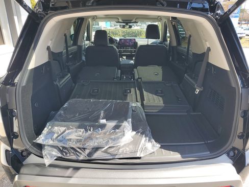 New 2026 Nissan Pathfinder Platinum image 5