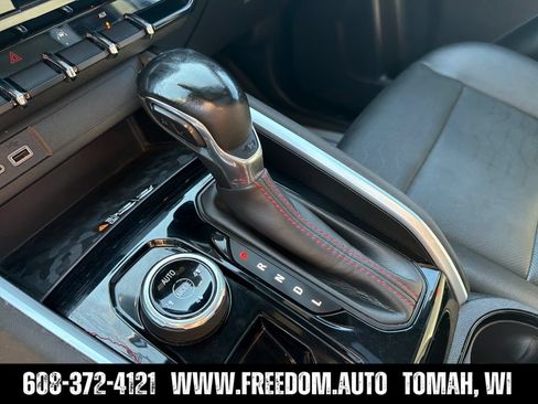 Used 2023 Chevrolet Colorado Z71 w/ Z71 Convenience Package 2 AWD/4WD image 24