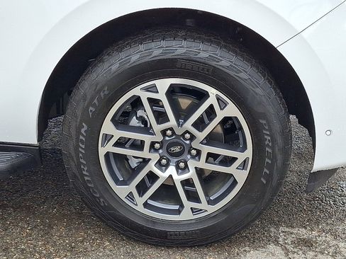 Used 2025 Ford Expedition Active AWD/4WD image 8