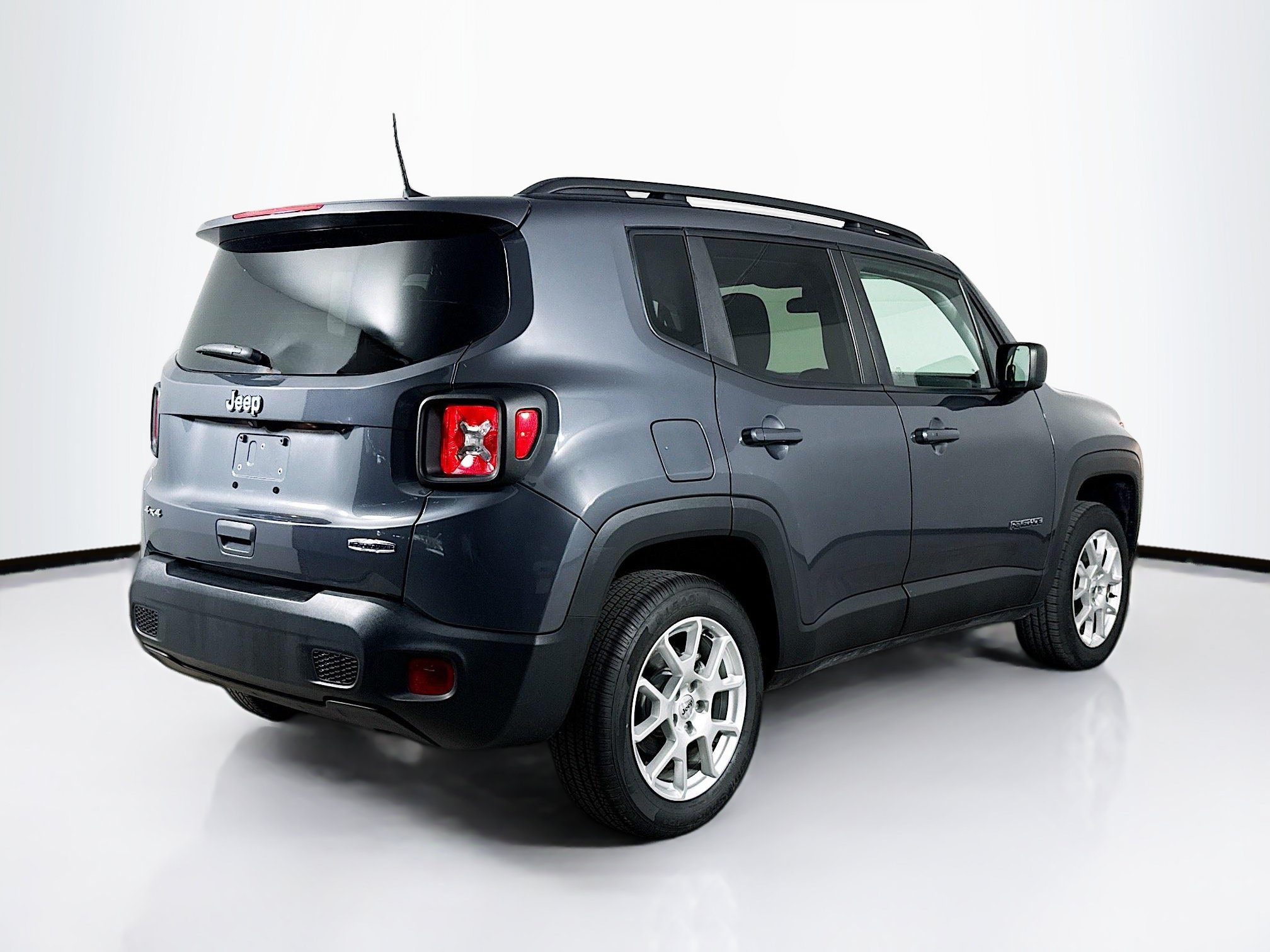 Used 2022 Jeep Renegade Latitude AWD/4WD image 31