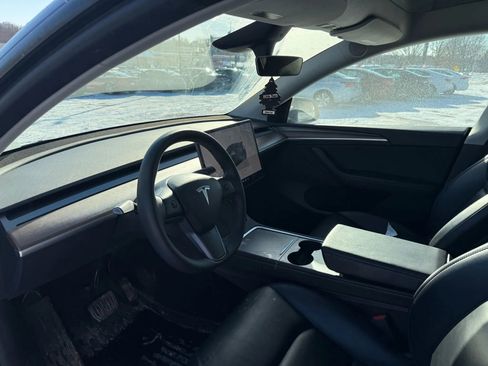 Used 2024 Tesla Model Y Long Range image 5