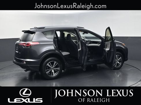 Used 2017 Toyota RAV4 XLE FWD image 31