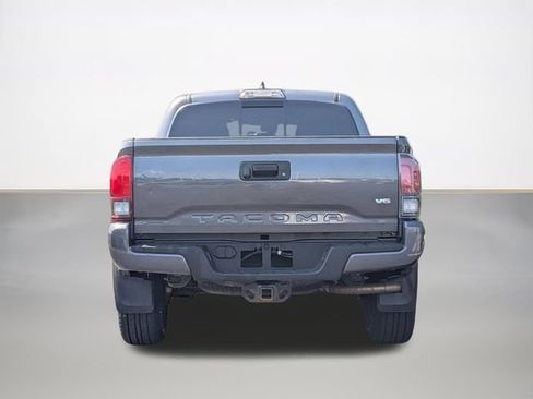 Used 2019 Toyota Tacoma TRD Sport AWD/4WD image 4