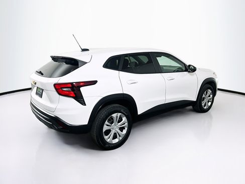 Used 2025 Chevrolet Trax LS FWD image 9