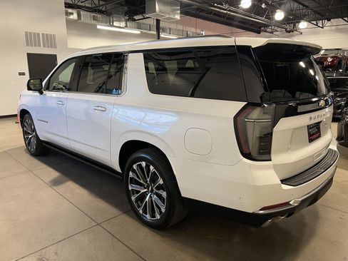 Used 2025 Chevrolet Suburban High Country AWD/4WD image 5