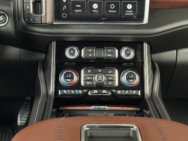 Used 2023 GMC Yukon XL Denali Ultimate AWD/4WD image 17