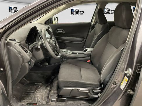Used 2018 Honda HR-V EX image 9
