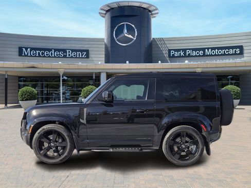 Used 2025 Land Rover Defender 90 X-Dynamic SE image 3