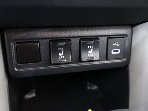 Used 2025 Toyota Corolla Cross XLE image 45