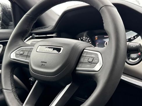 Used 2024 Jeep Compass Limited image 15