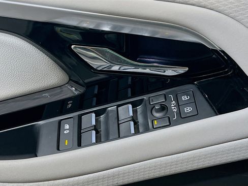 Used 2023 Land Rover Range Rover Evoque S image 14