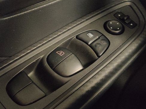 Used 2020 Nissan Versa S FWD image 27