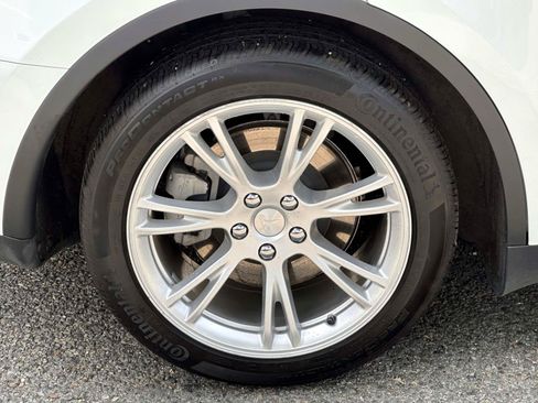 Used 2024 Tesla Model Y Long Range AWD/4WD image 12